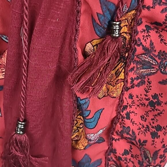 Maurices Plus 1X 16/18 Sleeveless Mixed Media Floral Blouse Tassel Lace Up Top - Picture 6 of 9